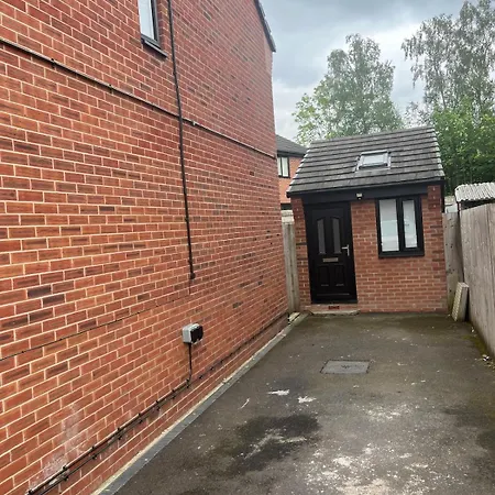 Cosy - 15 Mins Drive To * مانشستر