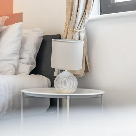 Modern 2br Apartment, Sleeps 5 Guests, Free Wi-fi, Free Parking *