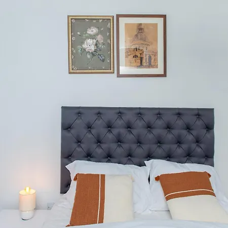 Trivara Homes 公寓