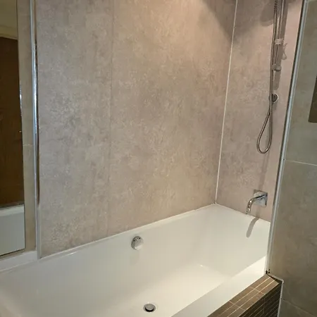 Cosy 2 Bedroom דירה