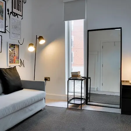 Sleek 4br Townhouse Rooftop Hot Tub Prime Location Daire Manchester