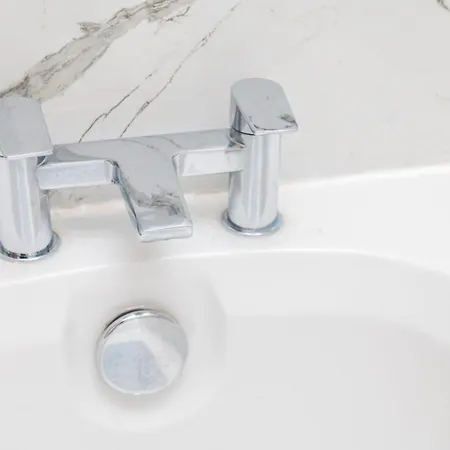 Bed & Breakfast Elegant And Modern 3 Double Bedroom Near Centre Entire House Parking