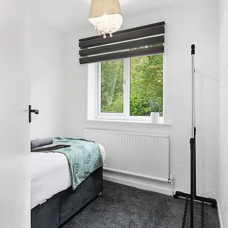 Modern Close To Events With Parking Apartmán
