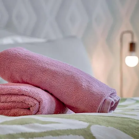 Cosy 4Br Townhouse - Rooftop - Hot Tub *