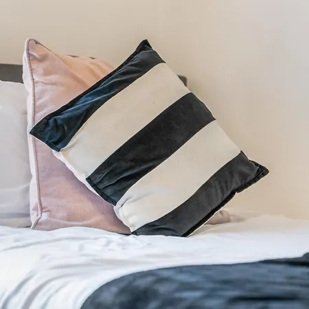 Modern 2br Apartment, Sleeps 5 Guests, Free Wi-fi, Free Parking * マンチェスター