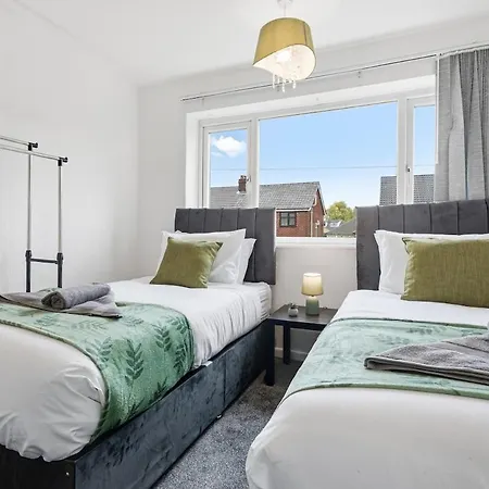 Modern Close To Events With Parking Apartment