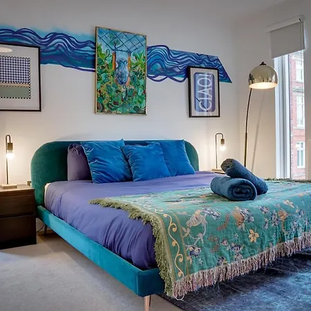 Daire Sleek 4br Townhouse Rooftop Hot Tub Prime Location *