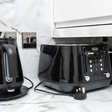 Elegant And Modern 3 Double Bedroom Near Centre Entire House Parking Bed & Breakfast *