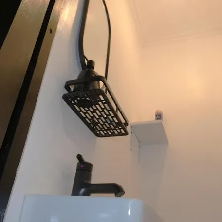 Spacious 3 Bedrooms 7 Beds Maisonette With 1 Bathroom 1wc 4 Smart Tv's With Adaptable Lounge Area Tram Access Near Salford Quays And Mcr Centre Appartement