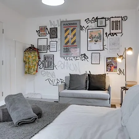 Cosy 4Br Townhouse - Rooftop - Hot Tub * Манчестер