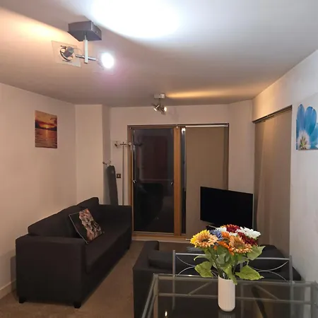 Cosy 2 Bedroom *
