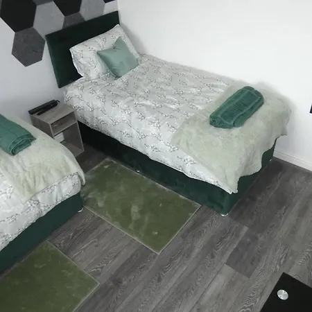 Appartement Spacious 3 Bedrooms 7 Beds Maisonette With 1 Bathroom 1wc 4 Smart Tv's With Adaptable Lounge Area Tram Access Near Salford Quays And Mcr Centre