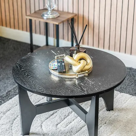 Modern 2br Apartment, Sleeps 5 Guests, Free Wi-fi, Free Parking Apartment