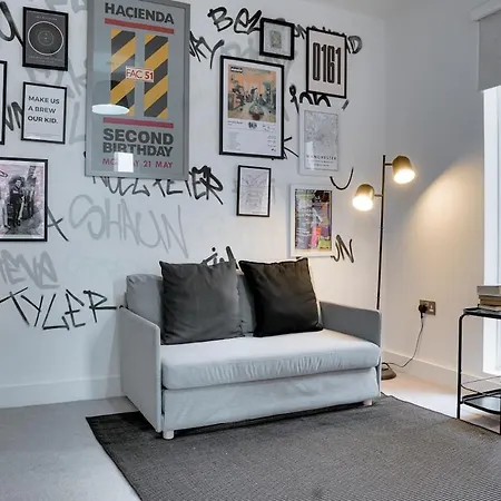 Daire Modern 4br Townhouse - Rooftop - Hot Tub