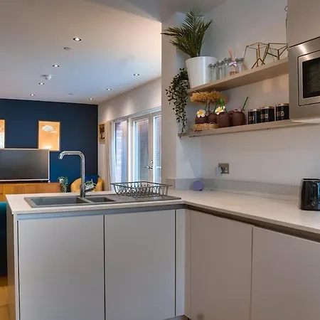 Sleek 4br Townhouse Rooftop Hot Tub Prime Location * Manchester