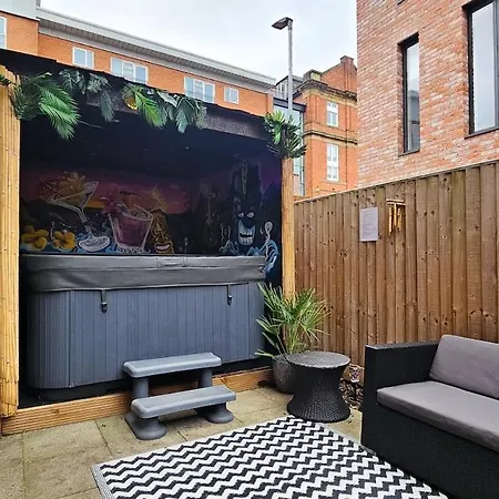 Sleek 4br Townhouse Rooftop Hot Tub Prime Location Daire *