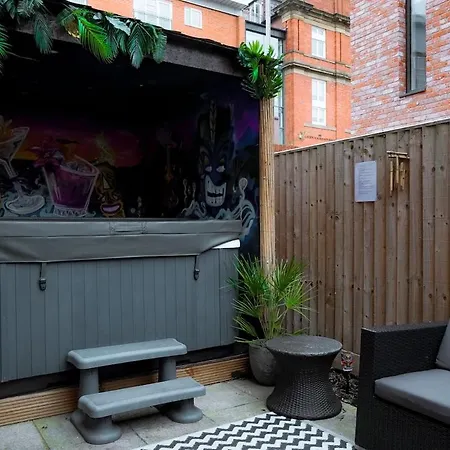 Sleek 4br Townhouse Rooftop Hot Tub Prime Location Daire Manchester