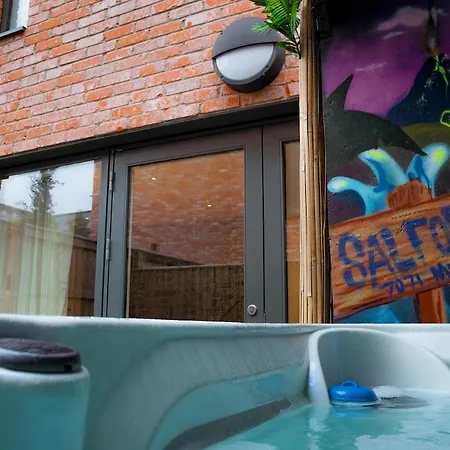 Daire Sleek 4br Townhouse Rooftop Hot Tub Prime Location *