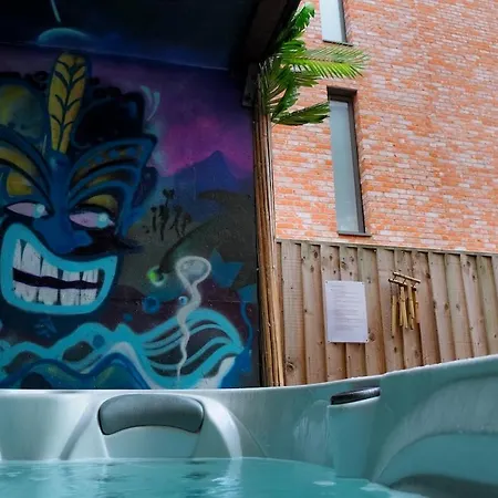 Sleek 4br Townhouse Rooftop Hot Tub Prime Location Daire Manchester