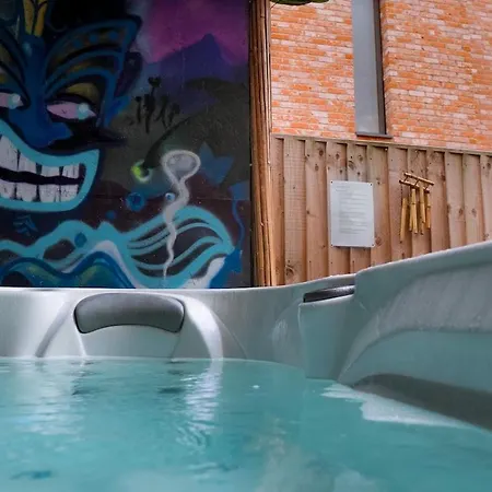 Sleek 4br Townhouse Rooftop Hot Tub Prime Location * Manchester