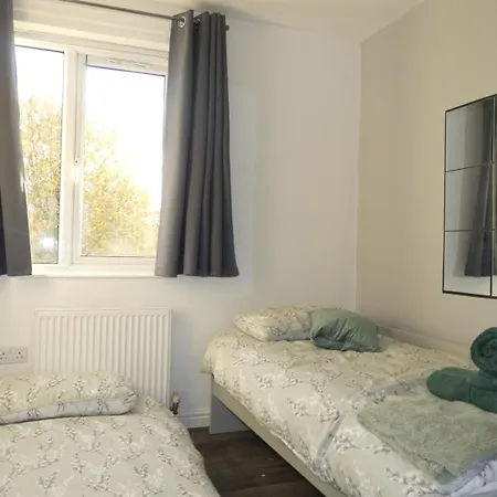 Lägenhet Spacious 4 Bed Maisonette Close To Salford Quays And With Smart Tvs And Netflix Perfect For Families And Contractors