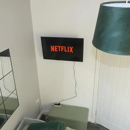 Lägenhet Spacious 4 Bed Maisonette Close To Salford Quays And With Smart Tvs And Netflix Perfect For Families And Contractors