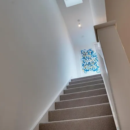 Sleek 4br Townhouse Rooftop Hot Tub Prime Location Manchester
