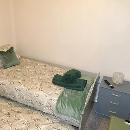 Lägenhet Spacious 4 Bed Maisonette Close To Salford Quays And With Smart Tvs And Netflix Perfect For Families And Contractors *