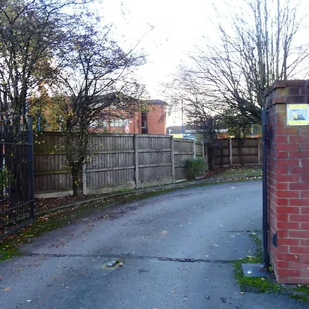 Appartement Spacious 3 Bedrooms 7 Beds Maisonette With 1 Bathroom 1wc 4 Smart Tv's With Adaptable Lounge Area Tram Access Near Salford Quays And Mcr Centre *