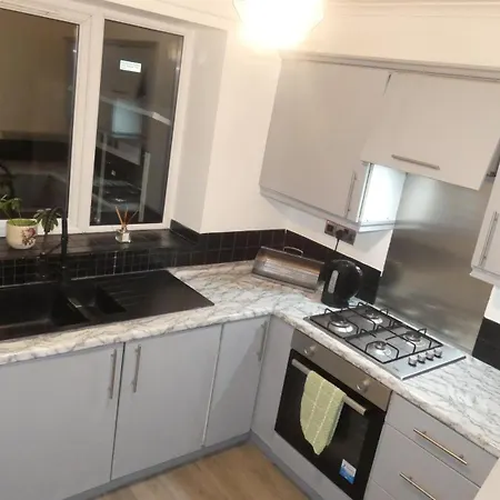 Spacious 4 Bed Maisonette Close To Salford Quays And With Smart Tvs And Netflix Perfect For Families And Contractors Lägenhet Manchester