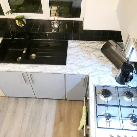 Spacious 4 Bed Maisonette Close To Salford Quays And With Smart Tvs And Netflix Perfect For Families And Contractors Lägenhet