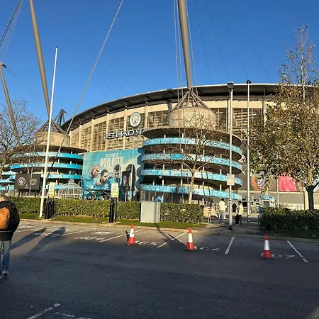 Guest house Hendham House - Near Etihad Stadium, Coop Live Arena, Ao Arena, Piccadilly Train Station & Centre Manchester