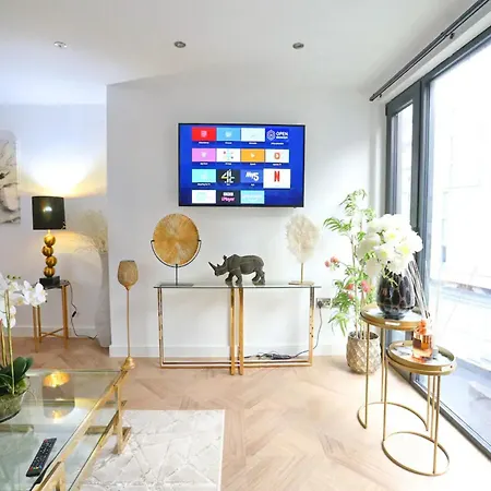 Super King Penthouse Minutes From Arndale Centre - Pass The Keys Apart Otel 4*