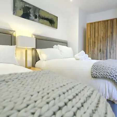 Super King Penthouse Minutes From Arndale Centre - Pass The Keys 4* Manchester