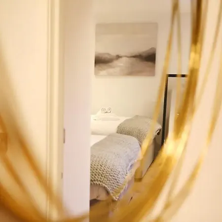 Super King Penthouse Minutes From Arndale Centre - Pass The Keys