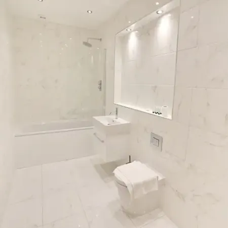 מלון דירות Super King Penthouse Minutes From Arndale Centre - Pass The Keys 4*