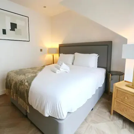 Super King Penthouse Minutes From Arndale Centre - Pass The Keys 4* Manchester