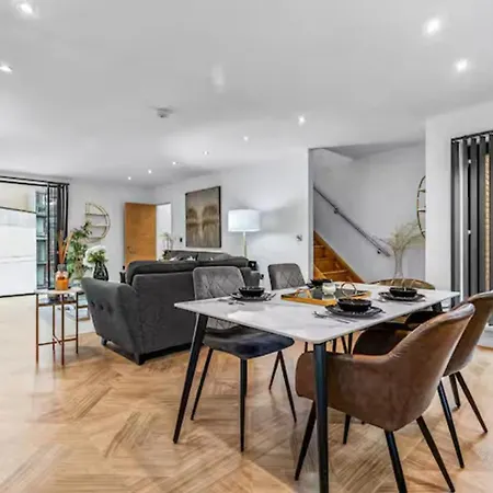 Apart Otel Super King Penthouse Minutes From Arndale Centre - Pass The Keys