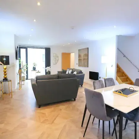 Super King Penthouse Minutes From Arndale Centre - Pass The Keys Apart Otel Manchester