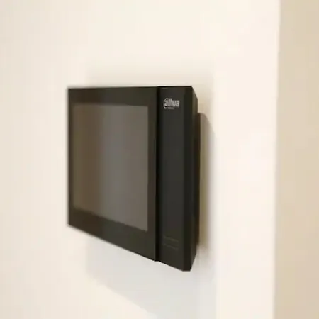 Super King Penthouse Minutes From Arndale Centre - Pass The Keys מלון דירות