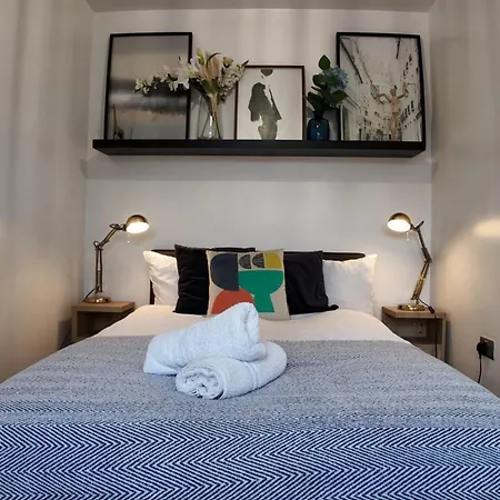 Stylish In Vibrant Salford, Manchester!