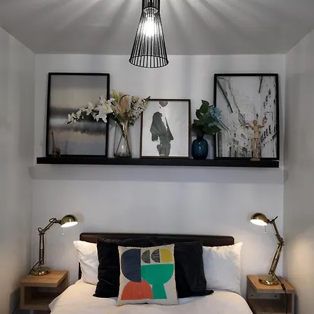 Stylish In Vibrant Salford, Manchester! *