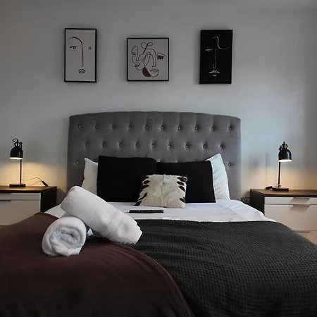 Stylish In Vibrant Salford, Manchester! * Manchester