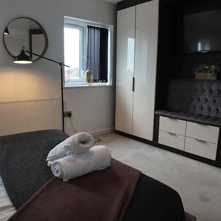 Stylish In Vibrant Salford, Manchester! *