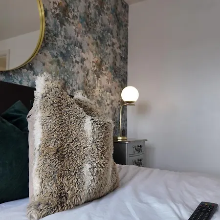 Stylish In Vibrant Salford, Manchester! * Manchester