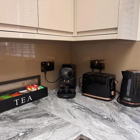 Luxury 6 Bed Near Centre With Cinema & Games 5 Bathrooms * Manchester