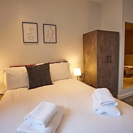 The Rose Quartz Daire Manchester