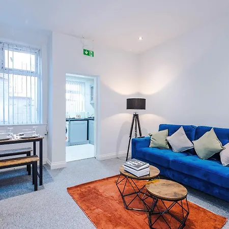 3 Bed House - Free Parking - Free Wifi Dom wakacyjny *