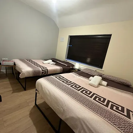 Spacious 3br - Pool Table - Games - Sleeps 9 * Manchester