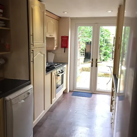 02 Chesterton Grove *